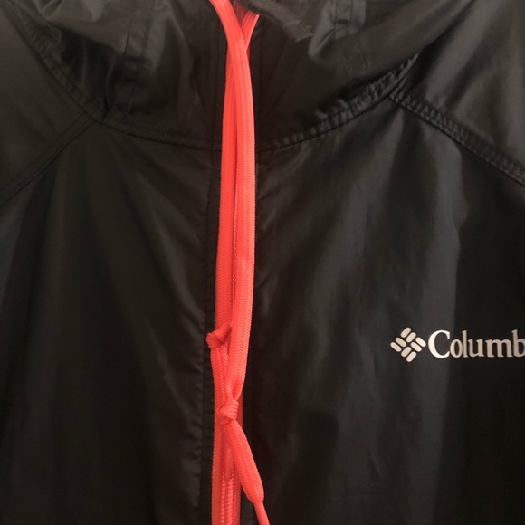 Columbia windbreaker. - Picture 3 of 4
